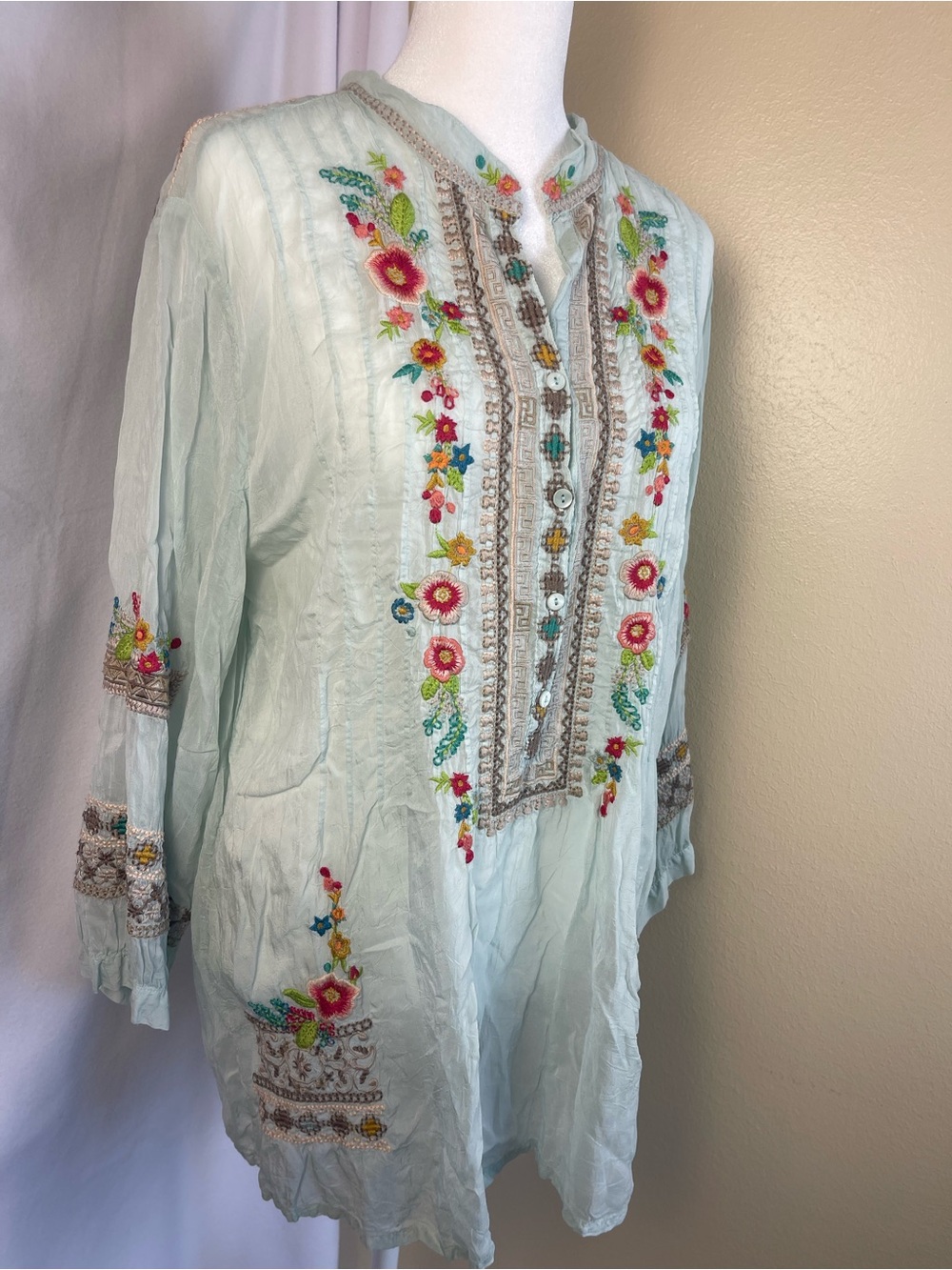 Johnny Was Floral Embroidered Boho Tunic Top M Semi Sheer Mint Cupra Rayon Luxe - Picture 3 of 16